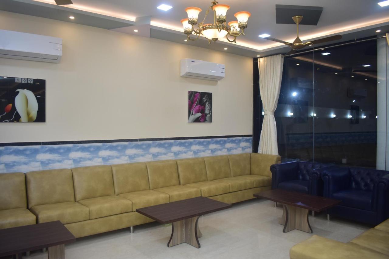 גורקפור The Royal Palace Hotel מראה חיצוני תמונה